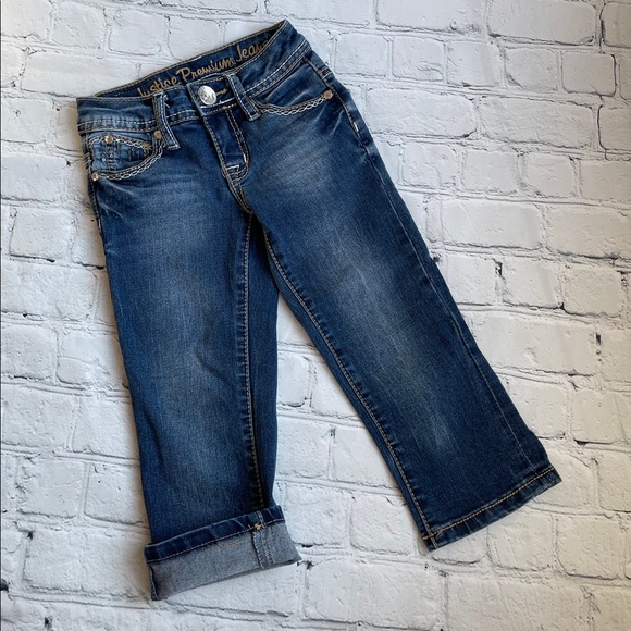 Justice Jean Capris - Picture 3 of 7